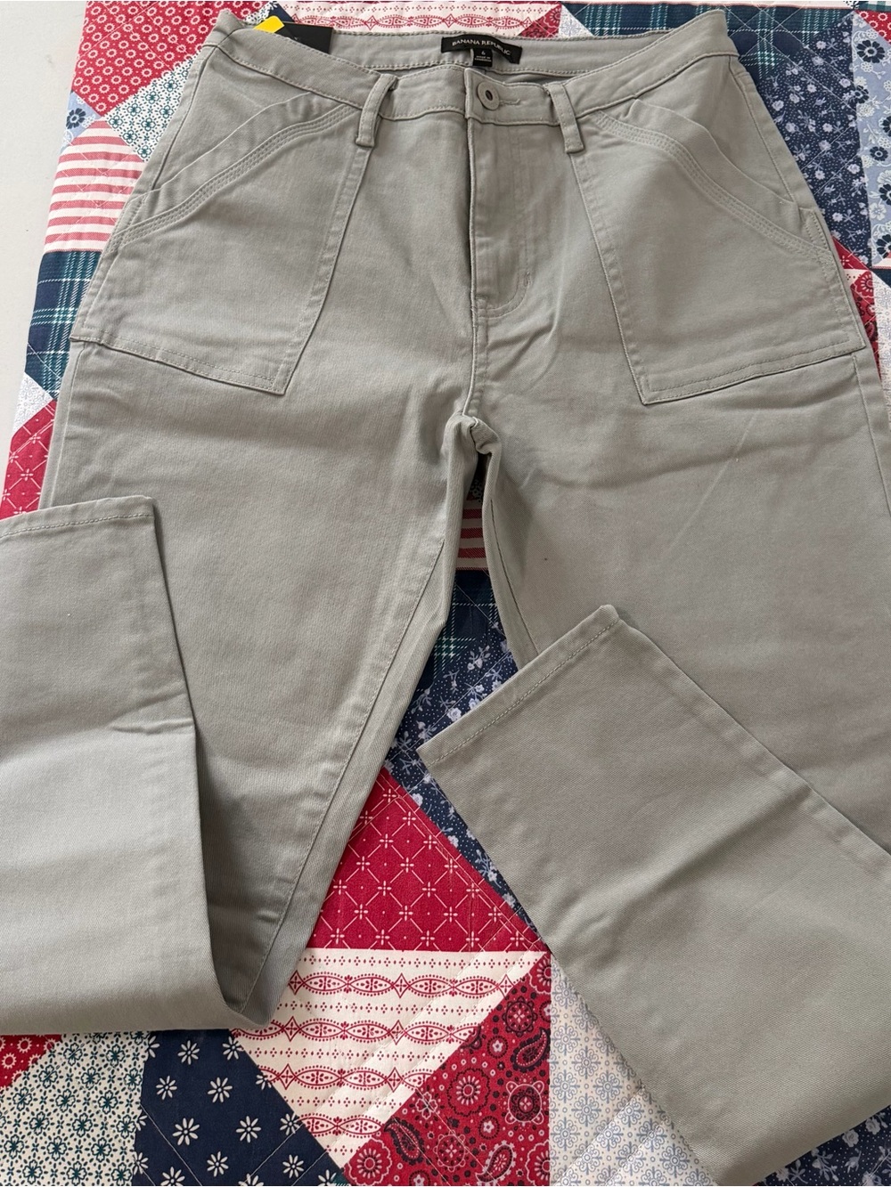 Banana Republic Women’s Chinos in light Grey